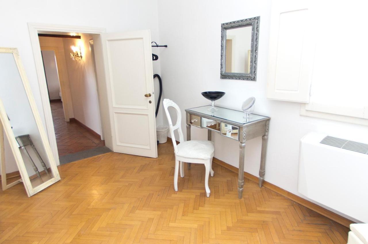 Traviata Appartamento Storico - Palazzo Tolomei ฟลอเรนซ์ ภายนอก รูปภาพ