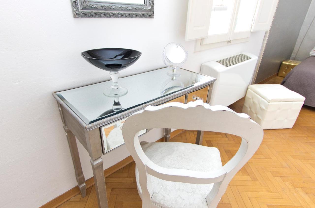 Traviata Appartamento Storico - Palazzo Tolomei ฟลอเรนซ์ ภายนอก รูปภาพ